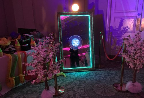 Magic Mirror ….. the must have photobooth alternative for 2017 !