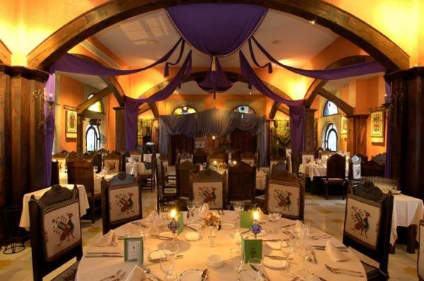 The stuff of dreams – a fairytale wedding in a romantic castle !