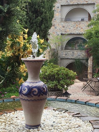 The stuff of dreams – a fairytale wedding in a romantic castle !